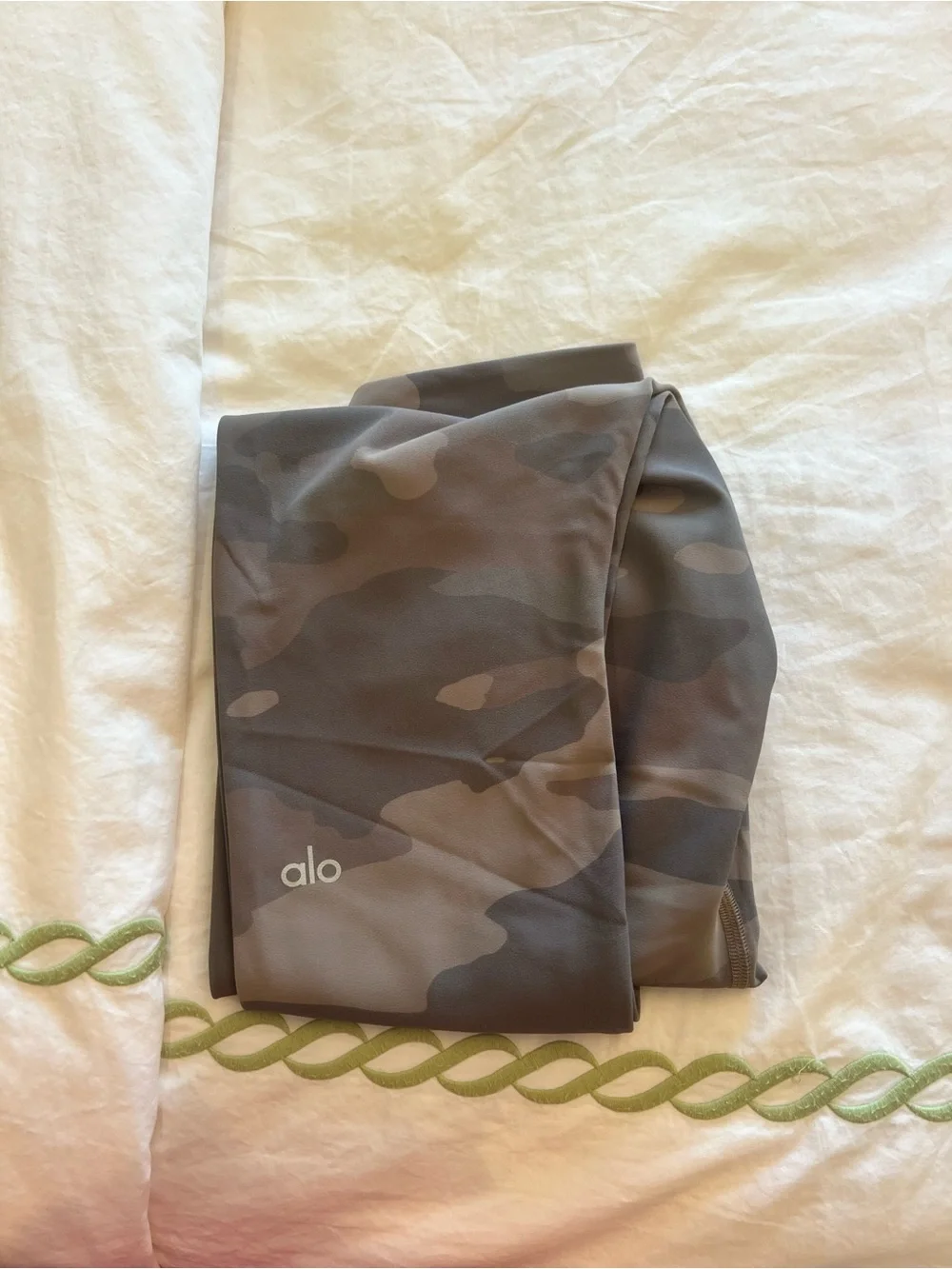 ALO High-Waist Camo Vapor Leggings in Neutral Brown Tones
